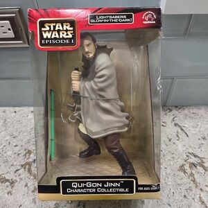 NEW‎ Star Wars Episode 1 Qui Gon Jinn Figure Collectible Lightsaber Glow in Dark